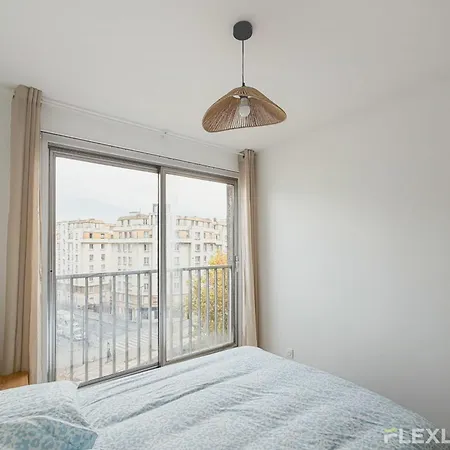 Modern In Spacious T7 In 20