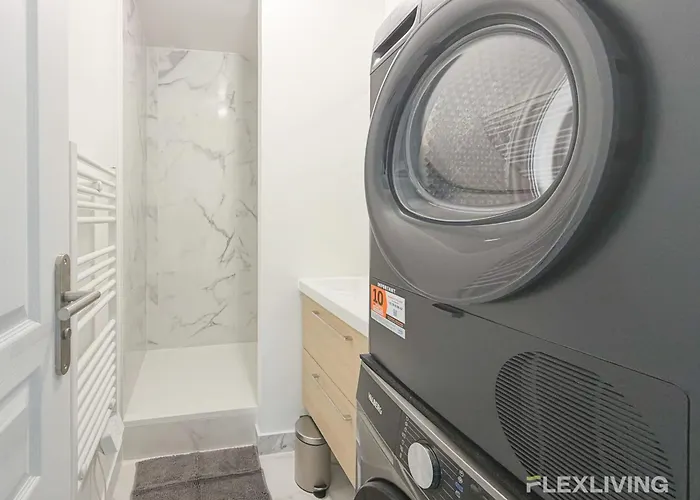 Modern In Spacious T7 In 20 *